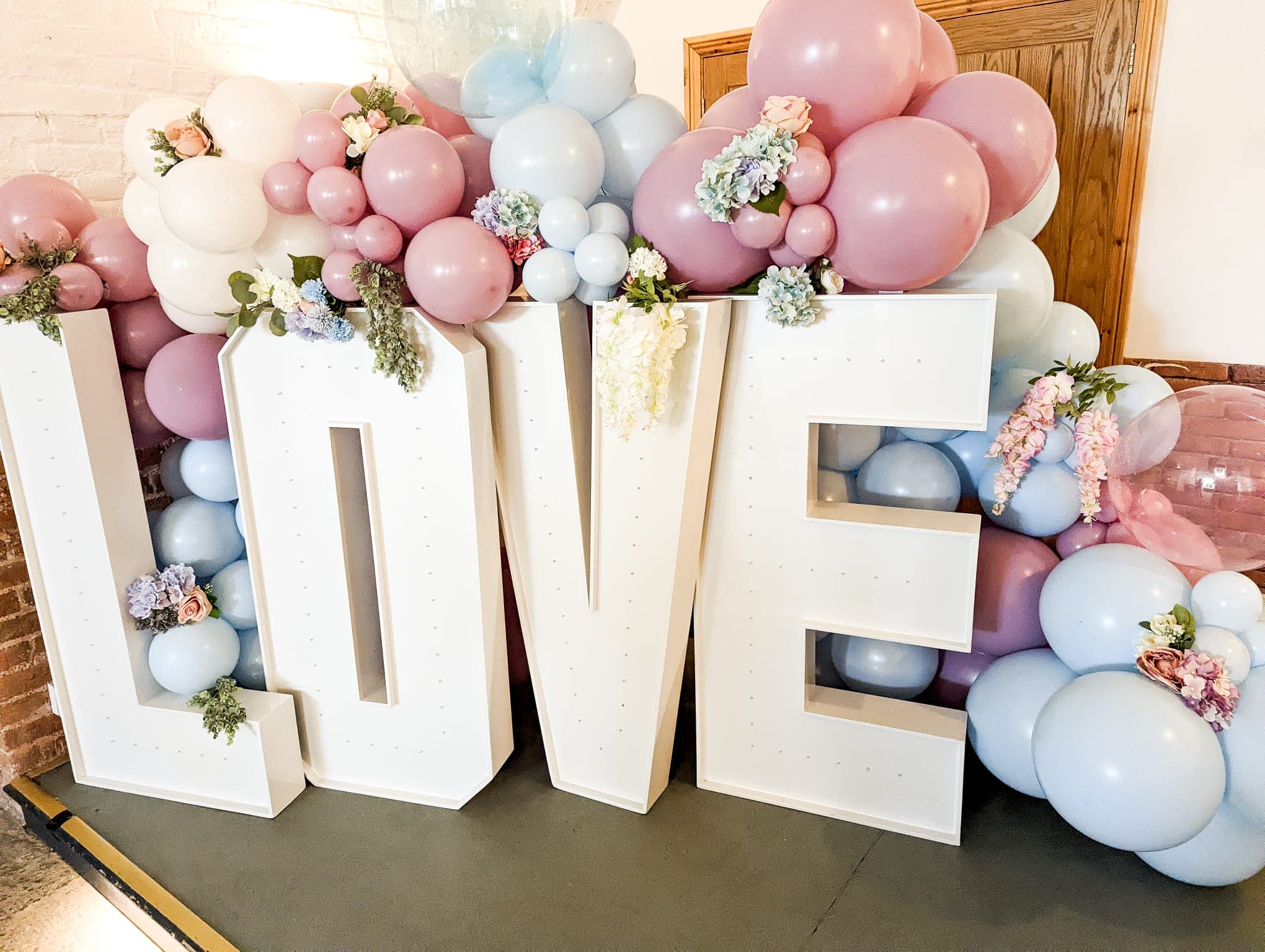 Bespoke balloon styling by Balloons and Ribbons